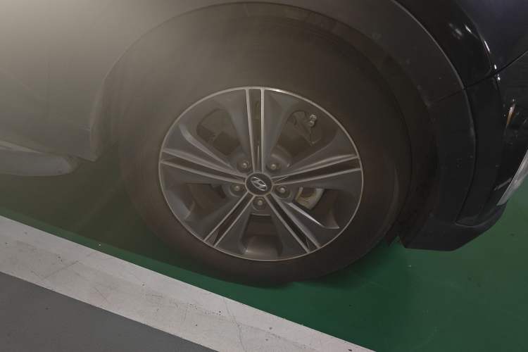 Used Hyundai ix25 2015 1.6L Automatic Two-Wheel Drive Smart GLS Trim Right Front Wheel Hub