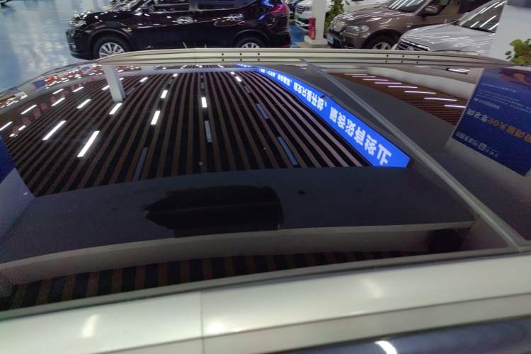 Used Hyundai ix25 2015 1.6L Automatic Two-Wheel-Drive Deluxe DLX Model Roof