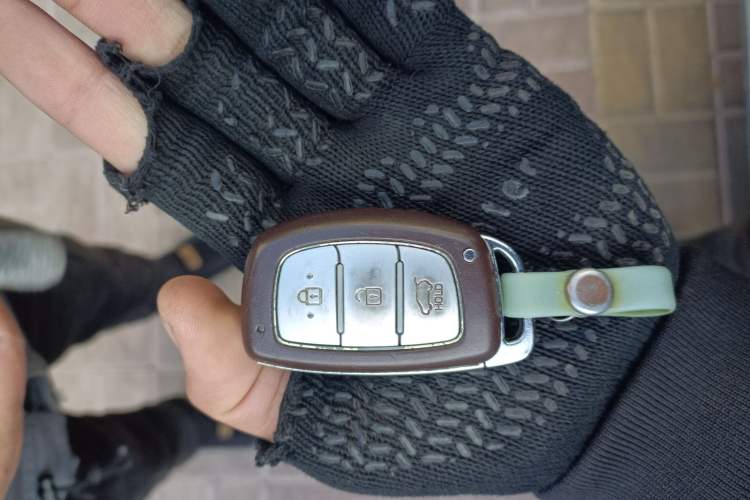 Used Hyundai ix25 2015 1.6L Automatic Two-Wheel-Drive Deluxe DLX Model Vehicle Key
