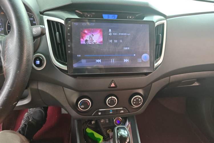Used Hyundai ix25 2015 1.6L Automatic Two-Wheel Drive Smart GLS Trim Audio And AC Panel