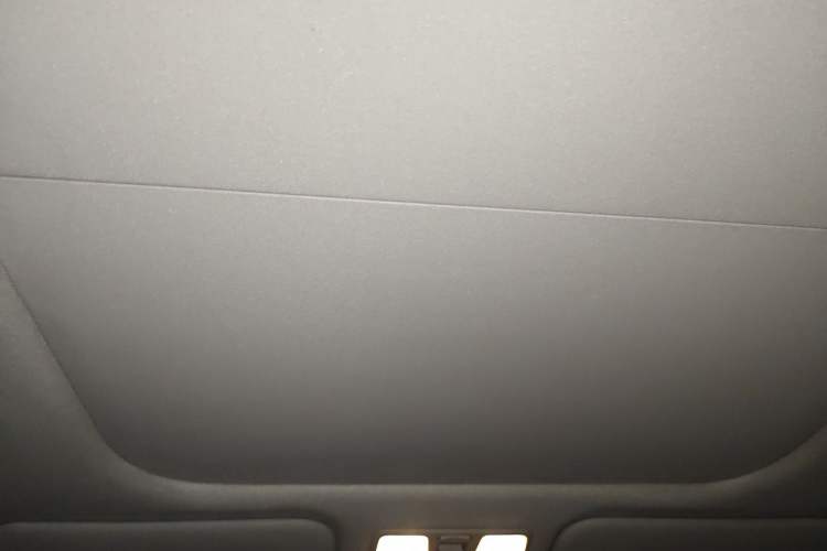 Used Hyundai ix25 2015 1.6L Automatic Two-Wheel-Drive Deluxe DLX Model Headliner