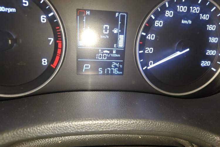 Used Hyundai ix25 2015 1.6L Automatic Two-Wheel-Drive Deluxe DLX Model Odometer Close Up
