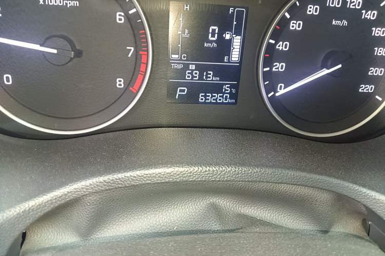 Used Hyundai ix25 2015 1.6L Automatic Two-Wheel Drive Smart GLS Trim Odometer Close Up