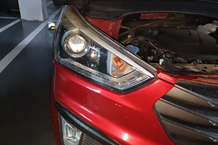 Used Hyundai ix25 2015 1.6L Automatic Two-Wheel-Drive Deluxe DLX Model Right Front Headlight