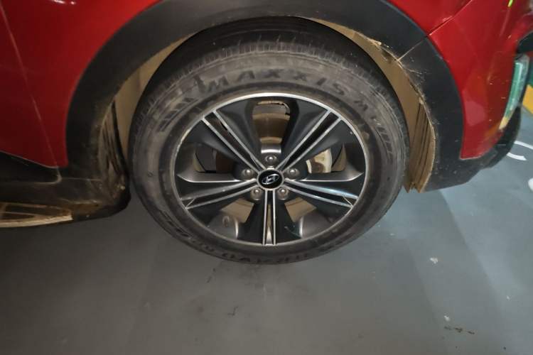 Used Hyundai ix25 2015 1.6L Automatic Two-Wheel-Drive Deluxe DLX Model Right Front Wheel Hub