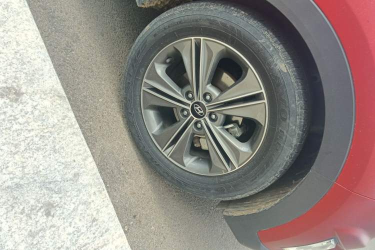 Used Hyundai ix25 2015 1.6L Automatic Two-Wheel Drive Smart GLS Trim Right Front Wheel Hub