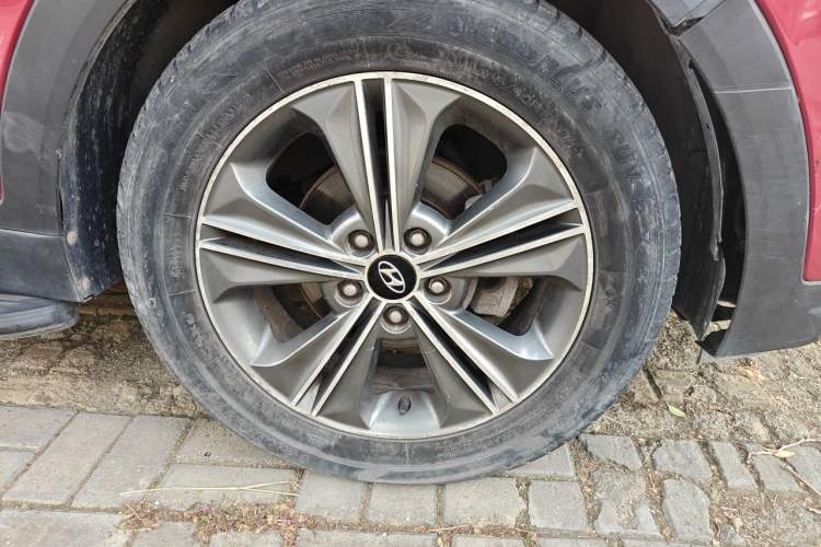 Used Hyundai ix25 2015 1.6L Automatic Two-Wheel Drive Smart GLS Trim Right Front Wheel Hub