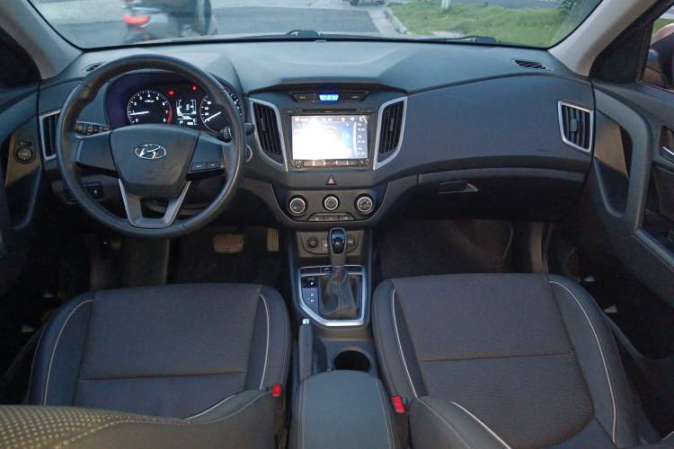 Used Hyundai ix25 2015 1.6L Automatic Two-Wheel Drive Smart GLS Trim Center Console