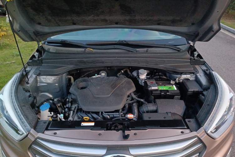 Used Hyundai ix25 2015 1.6L Automatic Two-Wheel Drive Smart GLS Trim Engine Bay