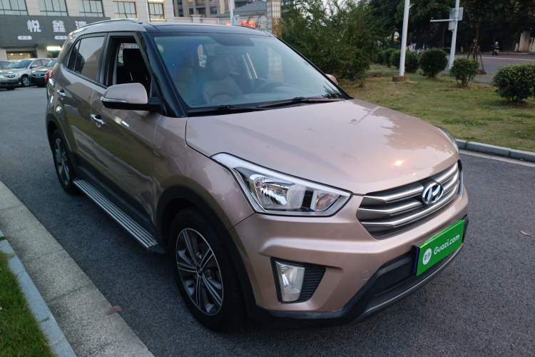 Used Hyundai ix25 2015 1.6L Automatic Two-Wheel Drive Smart GLS Trim Front Right 45 Deg