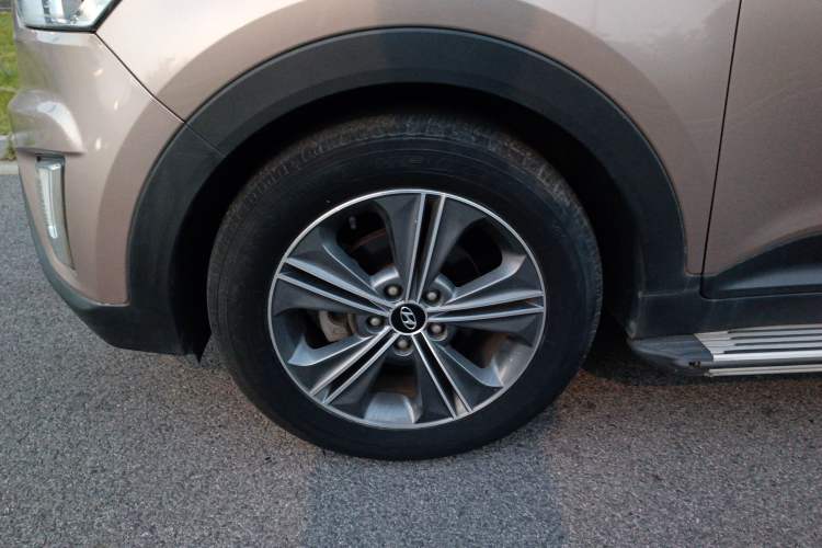 Used Hyundai ix25 2015 1.6L Automatic Two-Wheel Drive Smart GLS Trim Left Front Wheel Hub