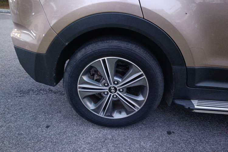 Used Hyundai ix25 2015 1.6L Automatic Two-Wheel Drive Smart GLS Trim Right Rear Wheel Hub