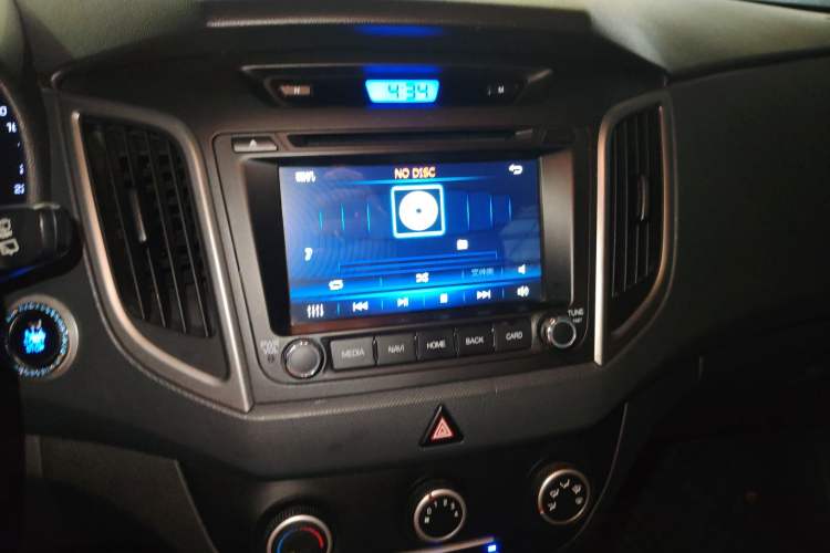 Used Hyundai ix25 2015 1.6L Automatic Two-Wheel Drive Smart GLS Trim Audio And AC Panel