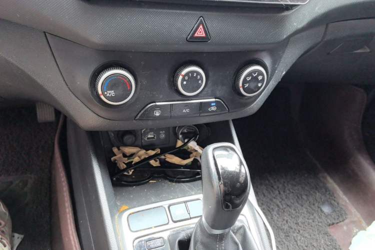Used Hyundai ix25 2015 1.6L Automatic Two-Wheel Drive Smart GLS Trim Audio And AC Panel