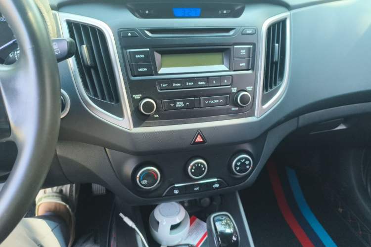 Used Hyundai ix25 2015 1.6L Automatic Two-Wheel Drive Smart GLS Trim Audio And AC Panel