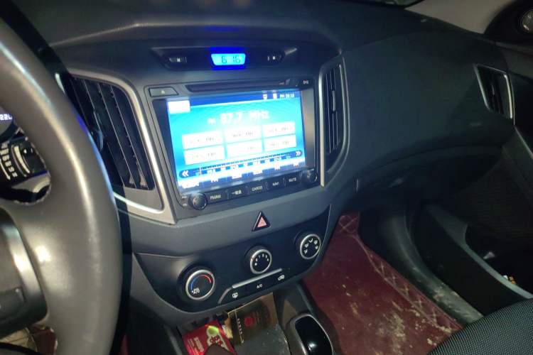 Used Hyundai ix25 2015 1.6L Automatic Two-Wheel Drive Smart GLS Trim Audio And AC Panel