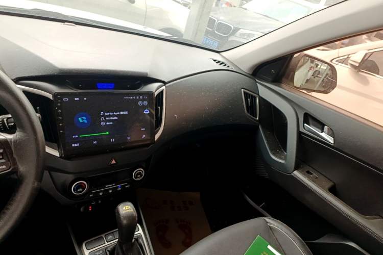 Used Hyundai ix25 2015 1.6L Automatic Two-Wheel Drive Smart GLS Trim Audio And AC Panel