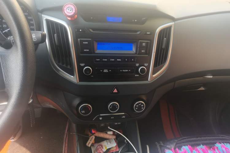 Used Hyundai ix25 2015 1.6L Manual Two-Wheel Drive Fashionable GS Model Audio And AC Panel