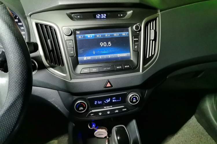 Used Hyundai ix25 2015 1.6L Automatic Two-Wheel-Drive Deluxe DLX Model Audio And AC Panel