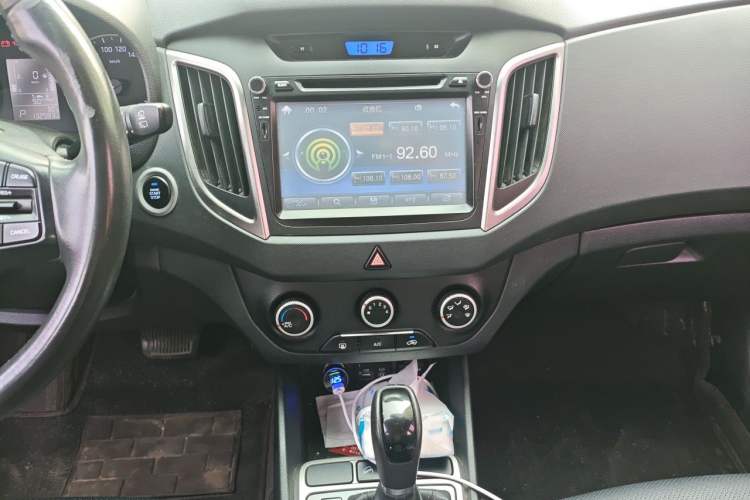 Used Hyundai ix25 2015 1.6L Automatic Two-Wheel Drive Smart GLS Trim Audio And AC Panel