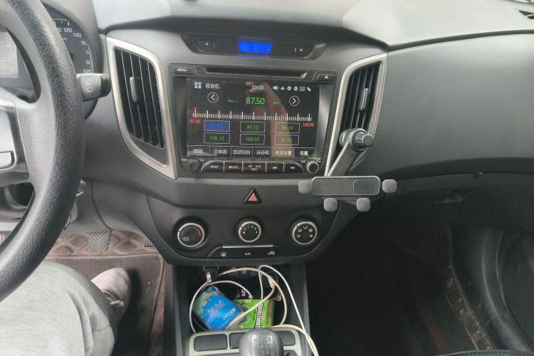 Used Hyundai ix25 2015 1.6L Manual Two-Wheel Drive Fashionable GS Model Audio And AC Panel