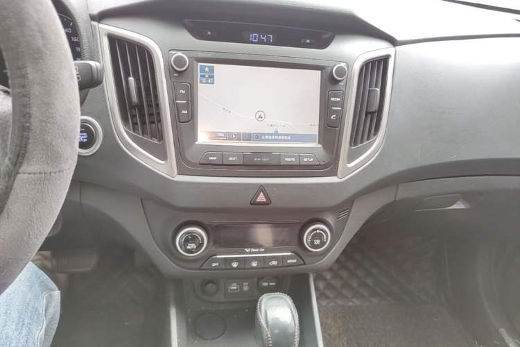 Used Hyundai ix25 2015 2.0L Automatic 4x4 Deluxe DLX Audio And AC Panel