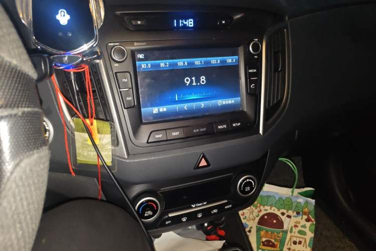 Used Hyundai ix25 2015 1.6L Automatic Two-Wheel-Drive Deluxe DLX Model Audio And AC Panel