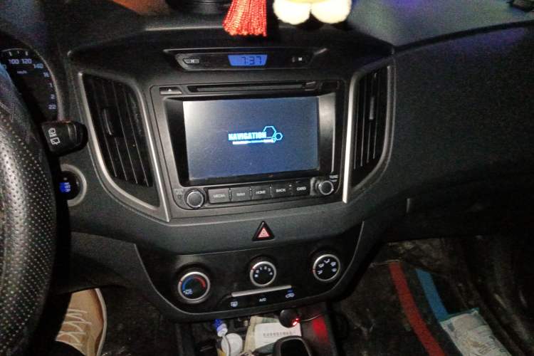 Used Hyundai ix25 2015 1.6L Automatic Two-Wheel Drive Smart GLS Trim Audio And AC Panel
