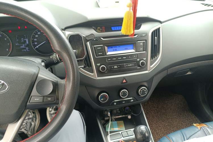 Used Hyundai ix25 2015 1.6L Manual Two-Wheel Drive Fashionable GS Model Audio And AC Panel