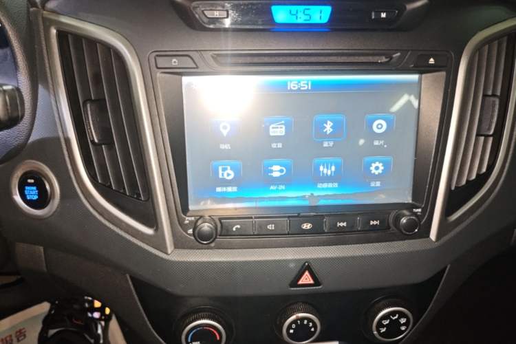 Used Hyundai ix25 2015 1.6L Automatic Two-Wheel Drive Smart GLS Trim Audio And AC Panel