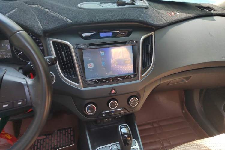 Used Hyundai ix25 2015 1.6L Automatic Two-Wheel Drive Smart GLS Trim Audio And AC Panel