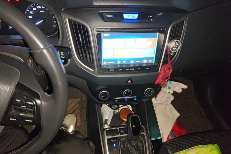 Used Hyundai ix25 2015 1.6L Automatic Two-Wheel-Drive Deluxe DLX Model Audio And AC Panel
