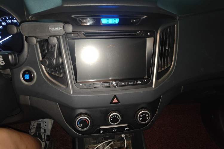 Used Hyundai ix25 2015 1.6L Automatic Two-Wheel Drive Smart GLS Trim Audio And AC Panel