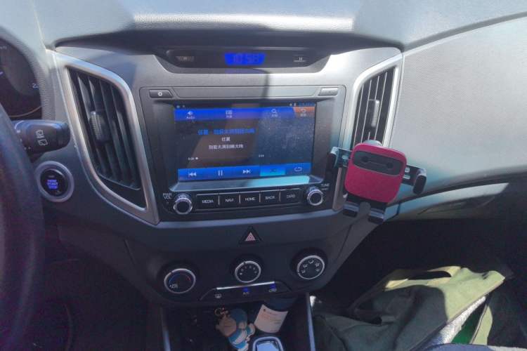 Used Hyundai ix25 2015 1.6L Automatic Two-Wheel Drive Smart GLS Trim Audio And AC Panel