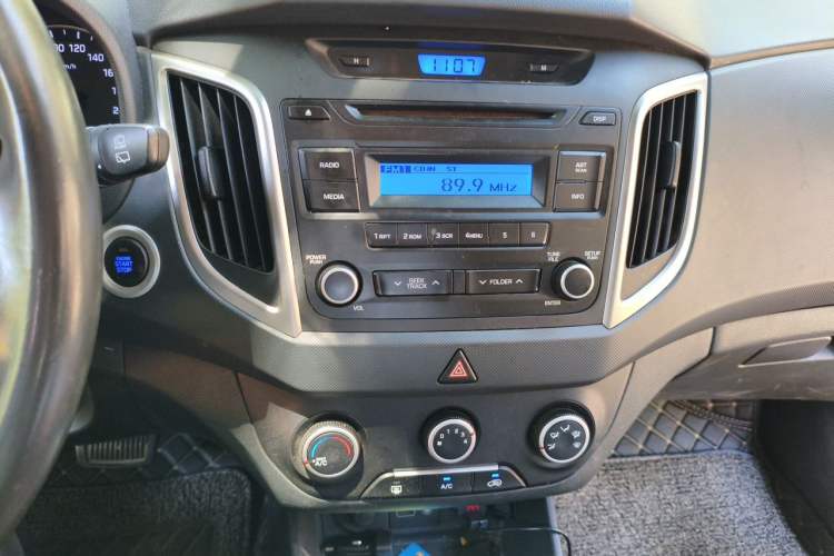 Used Hyundai ix25 2015 1.6L Automatic Two-Wheel Drive Smart GLS Trim Audio And AC Panel