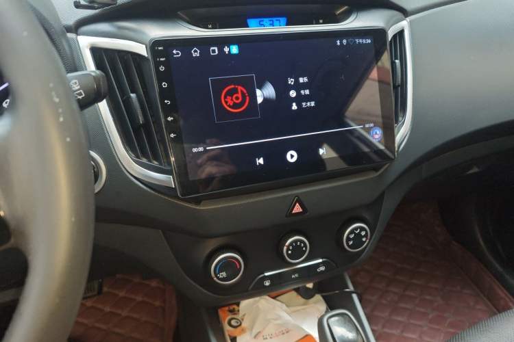 Used Hyundai ix25 2015 1.6L Automatic Two-Wheel Drive Smart GLS Trim Audio And AC Panel