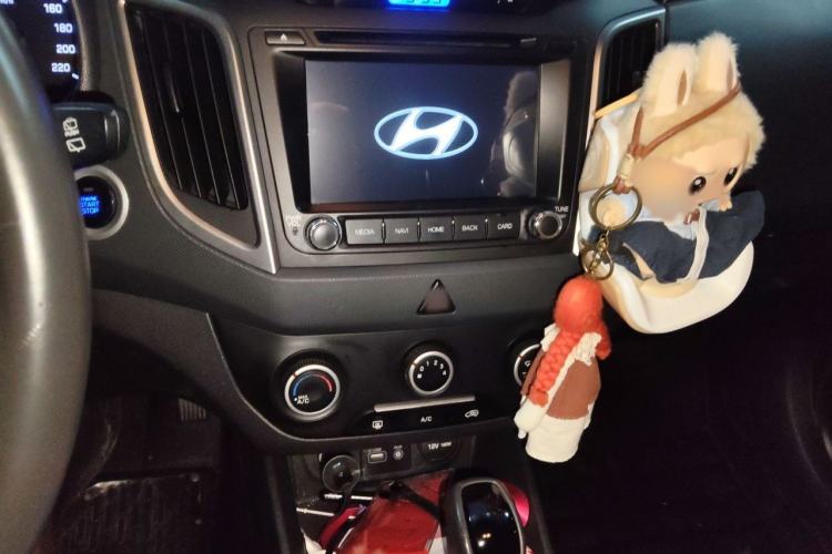 Used Hyundai ix25 2015 1.6L Automatic Two-Wheel Drive Smart GLS Trim Audio And AC Panel