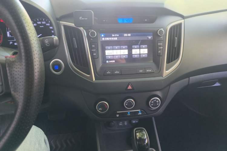 Used Hyundai ix25 2015 1.6L Automatic Two-Wheel Drive Smart GLS Trim Audio And AC Panel