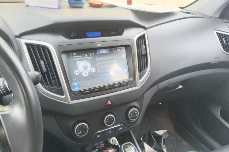 Used Hyundai ix25 2015 1.6L Automatic Two-Wheel Drive Smart GLS Trim Audio And AC Panel