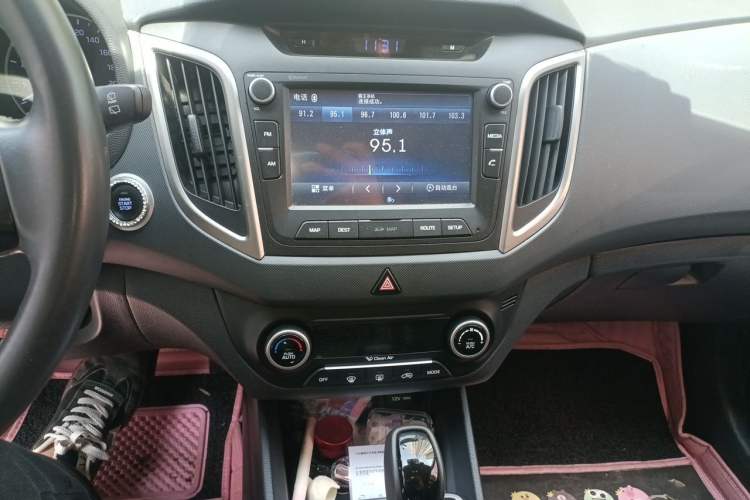 Used Hyundai ix25 2015 2.0L Automatic Two-Wheel Drive Intelligent GLS Audio And AC Panel