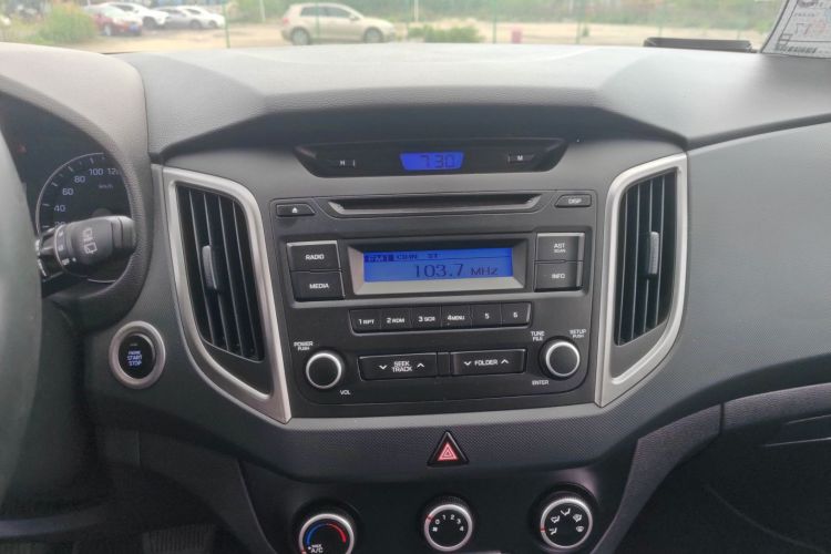 Used Hyundai ix25 2015 1.6L Automatic Two-Wheel Drive Smart GLS Trim Audio And AC Panel