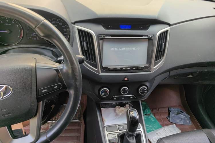 Used Hyundai ix25 2015 1.6L Automatic Two-Wheel Drive Smart GLS Trim Audio And AC Panel