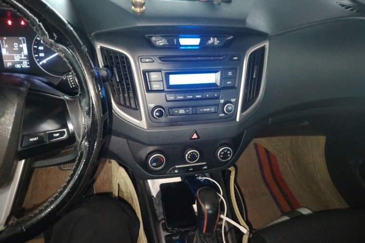 Used Hyundai ix25 2015 1.6L Automatic Two-Wheel Drive Smart GLS Trim Audio And AC Panel