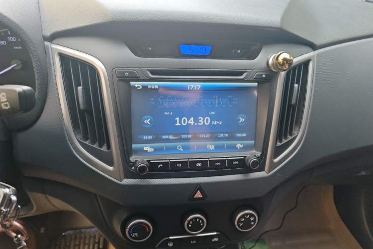 Used Hyundai ix25 2015 1.6L Manual Two-Wheel Drive Fashionable GS Model Audio And AC Panel