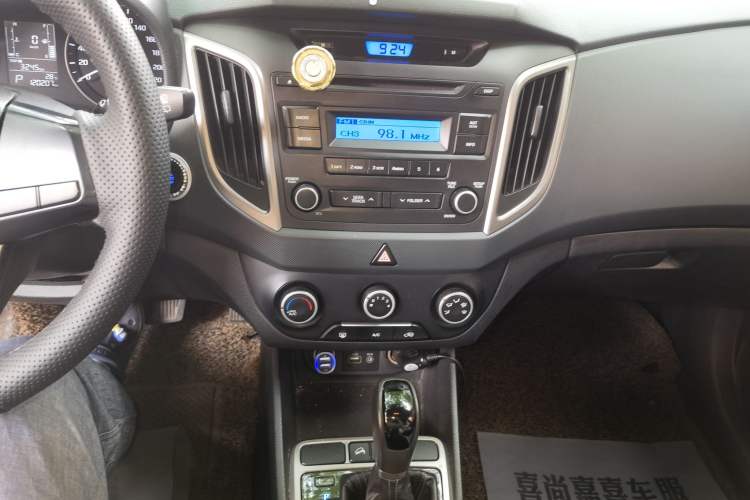 Used Hyundai ix25 2015 1.6L Automatic Two-Wheel Drive Smart GLS Trim Audio And AC Panel
