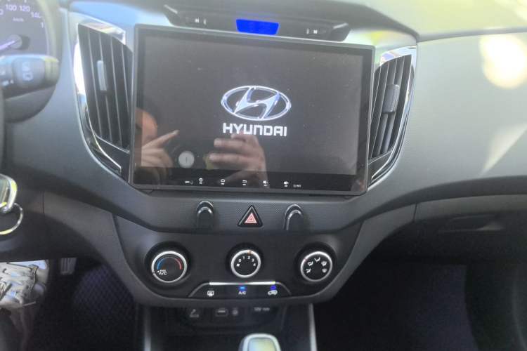 Used Hyundai ix25 2015 1.6L Automatic Two-Wheel Drive Fashionable GS Model Audio And AC Panel