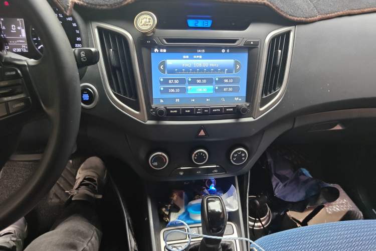 Used Hyundai ix25 2015 1.6L Automatic Two-Wheel Drive Smart GLS Trim Audio And AC Panel