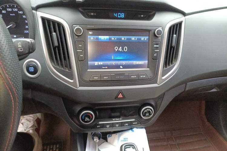 Used Hyundai ix25 2015 2.0L Automatic 4x4 Deluxe DLX Audio And AC Panel