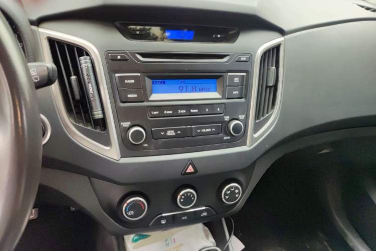 Used Hyundai ix25 2015 1.6L Automatic Two-Wheel Drive Smart GLS Trim Audio And AC Panel
