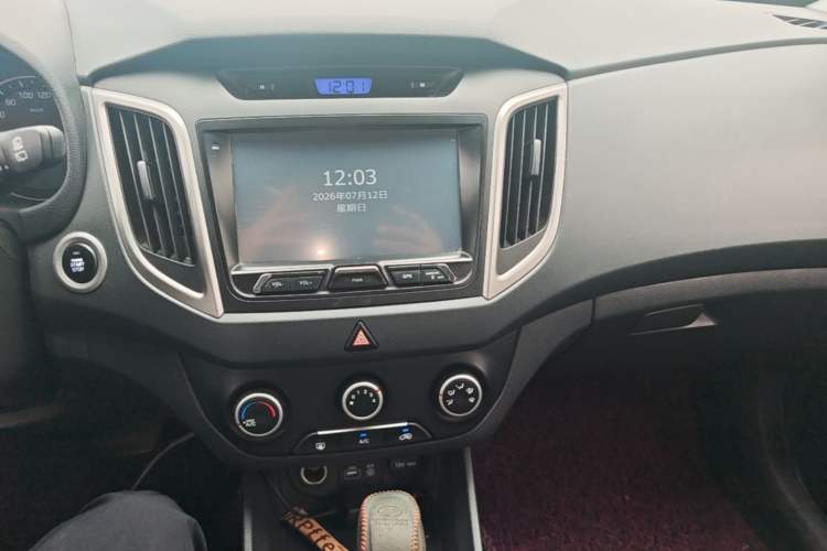 Used Hyundai ix25 2015 1.6L Automatic Two-Wheel Drive Smart GLS Trim Audio And AC Panel